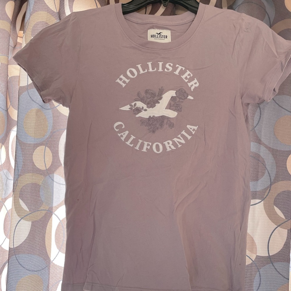 Hollister tee